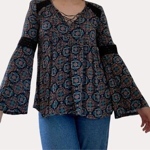 Hollister Boho Lace Floral V-Neck Top Bell Sleeve Size XS Peasant Y2K